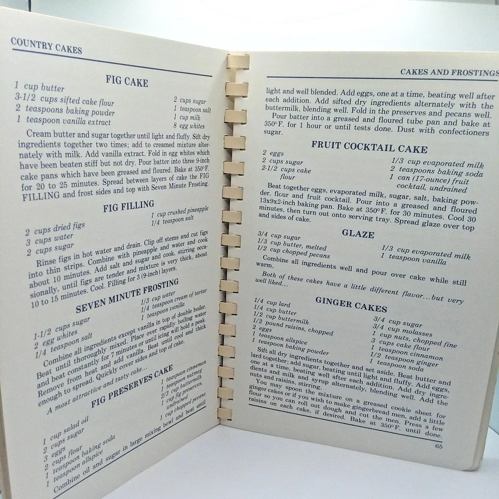 Country‎ Cakes by Bevelyn Blair 1984 Cookbook Columbus GA Pound cakes Galore